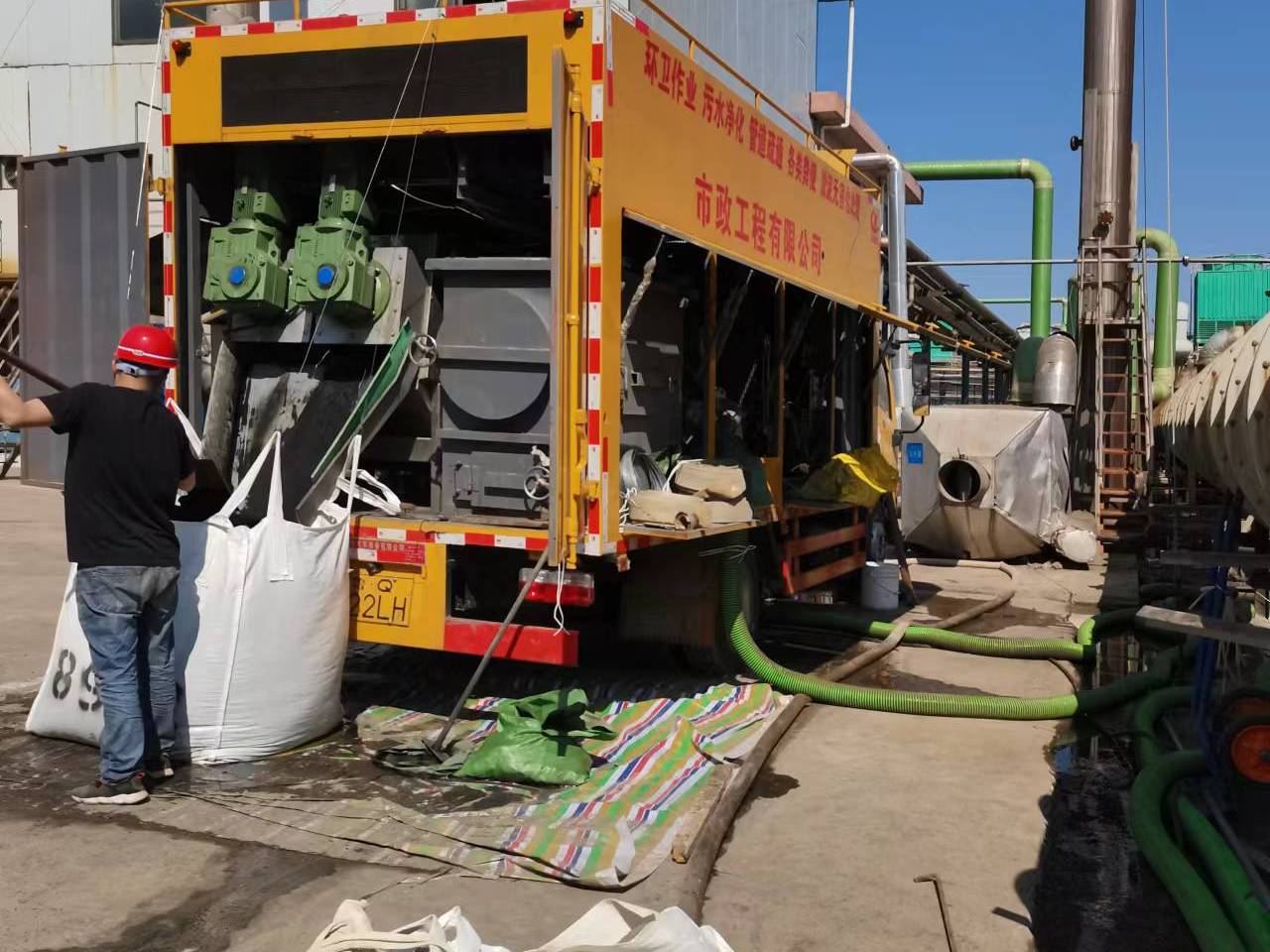 新华镇淤泥压干处理